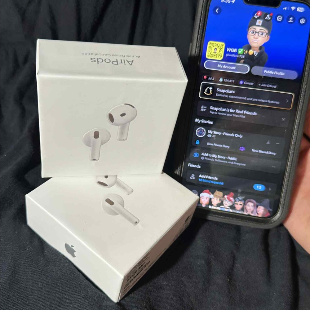 Apple AirPods 4s active noise cancellation  Charging Case - White